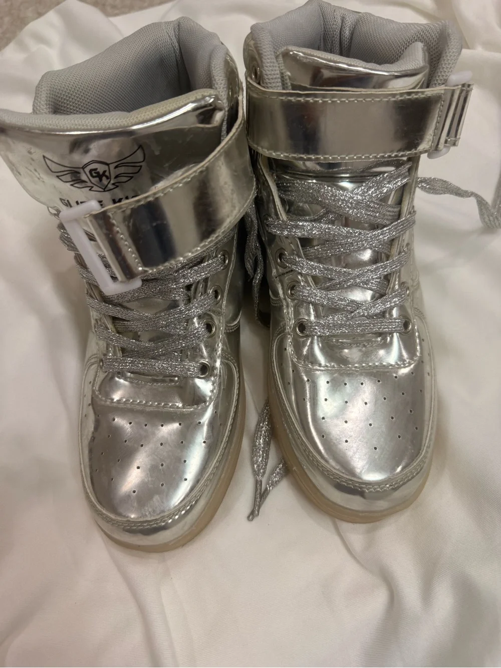 Glide Kicks Big Kiss 5.5 Silver Metallic High-Top Sneakers